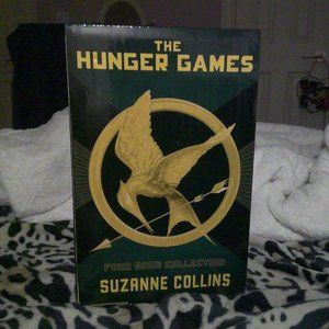4 Suzanne Collins Hunger Games series books